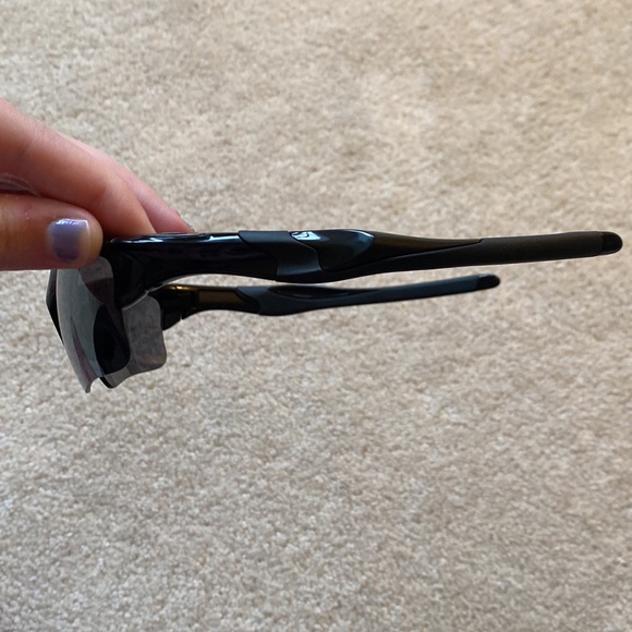 NWOT Oakley Sunglasses with Case - Picture 4 of 11